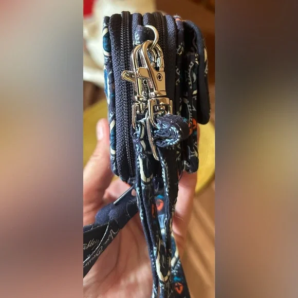 VERA BRADLEY “BLAIR” ALL IN ONE CROSSBODY/WRISTLET/WALLET. NWOT - Picture 6 of 11